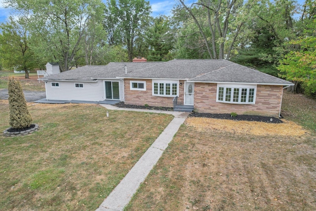 single story home with a front lawn