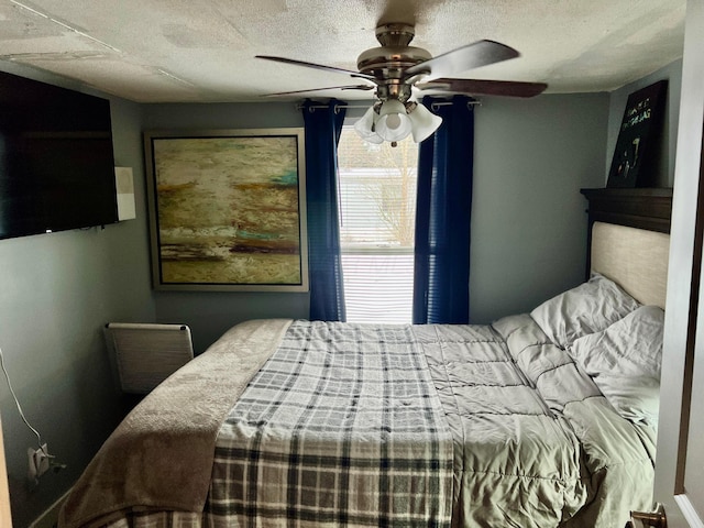 bedroom featuring a textured ceiling and ceiling fan