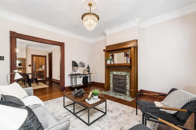 living room featuring hardwood / wood-style floors, ornamental molding, and an inviting chandelier