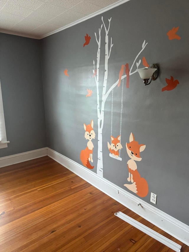 room details with crown molding and hardwood / wood-style flooring