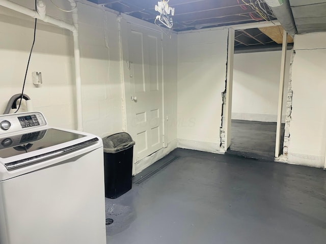 basement with washer / dryer