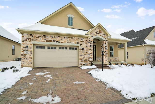 view of front facade featuring a garage