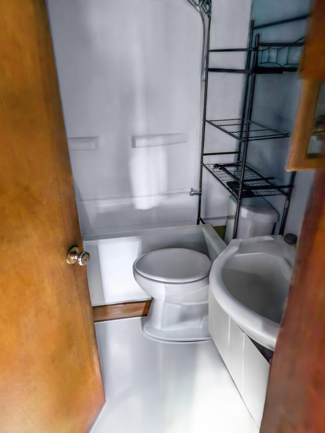 bathroom featuring sink and concrete flooring