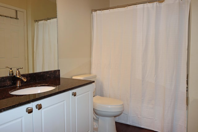 bathroom with toilet, wood finished floors, a shower with shower curtain, and vanity