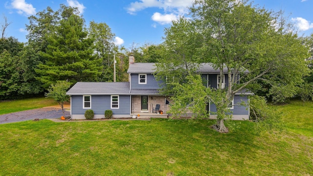 view of front of home with a front lawn