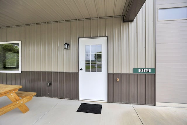 entrance to property featuring a patio area