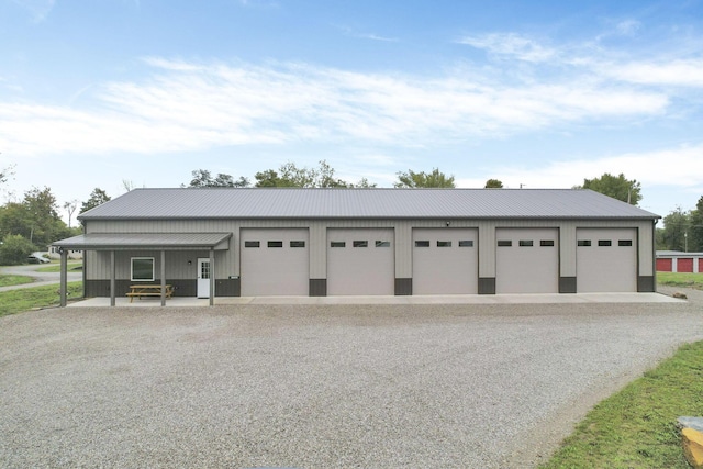 garage featuring a porch