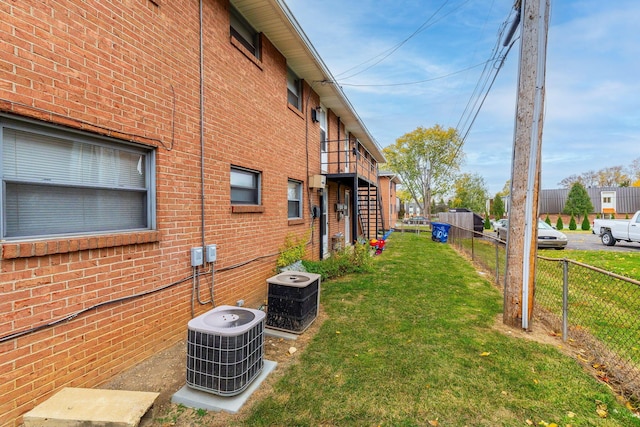 view of yard with cooling unit