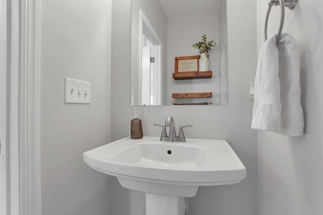 bathroom with sink