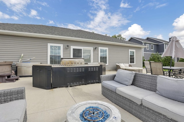 view of patio featuring an outdoor hangout area, an outdoor kitchen, and area for grilling