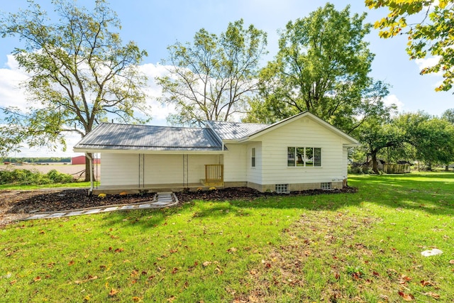 back of house featuring a yard