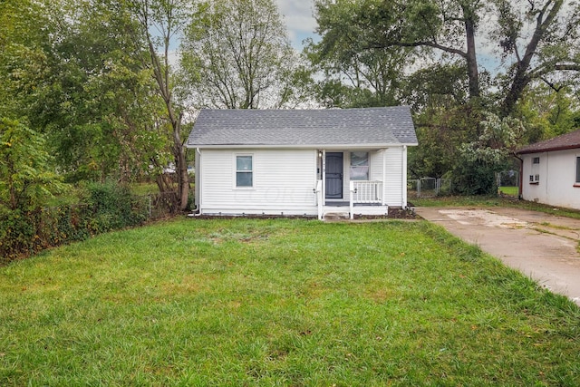 view of front of property with a front lawn