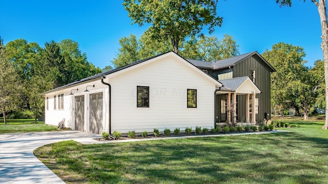 view of front of home featuring a garage and a front lawn