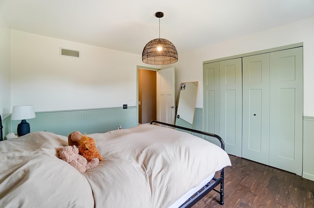 bedroom featuring dark hardwood / wood-style floors and a closet