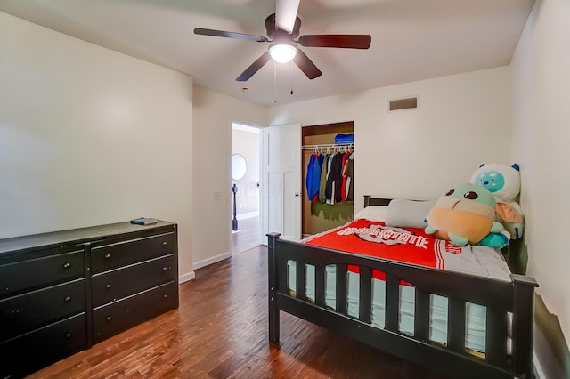 bedroom with hardwood / wood-style floors, ceiling fan, and a closet