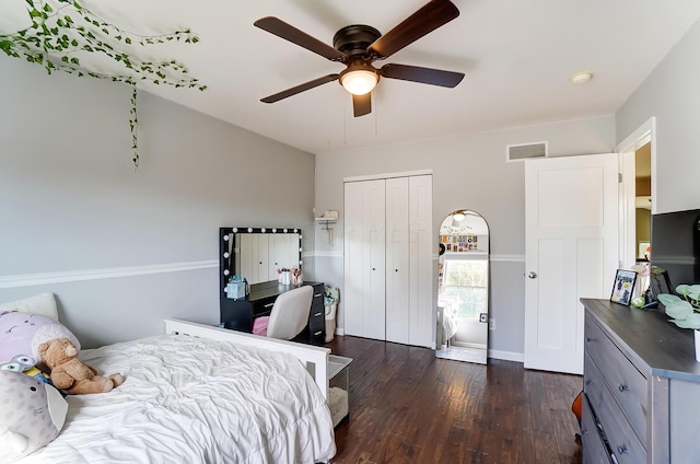 bedroom featuring dark hardwood / wood-style flooring, a closet, and ceiling fan