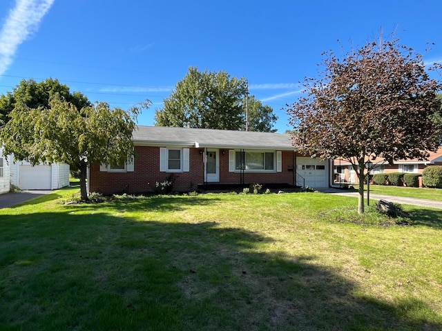 single story home with a front lawn