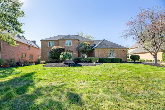 view of front of property featuring a front yard