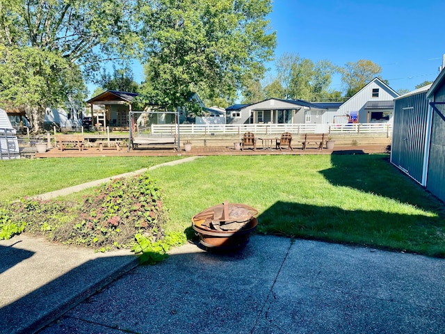 view of yard featuring a patio