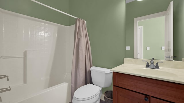 full bathroom featuring shower / bath combo with shower curtain, vanity, and toilet