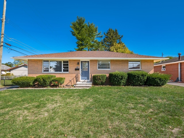 single story home with a front lawn