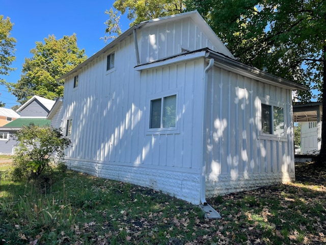 view of property exterior