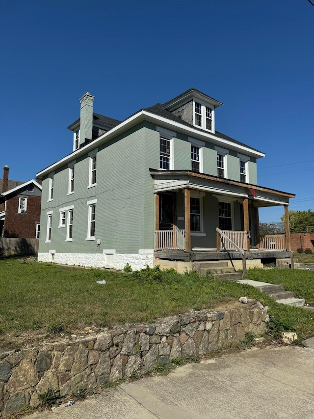 view of front of home featuring a porch and a front lawn