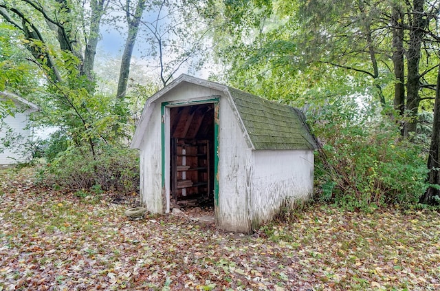 view of outbuilding