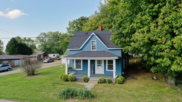 view of front facade featuring a porch and a front yard