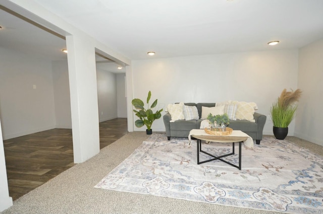 sitting room with carpet floors