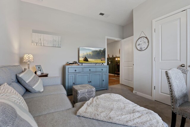 living room with carpet