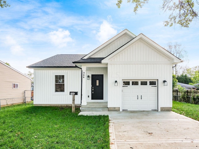 view of front of house featuring a front lawn and a garage