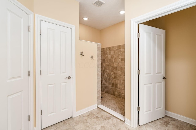 bathroom featuring a tile shower