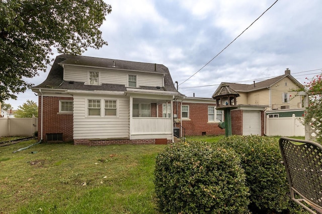 view of front facade featuring a front yard and a garage