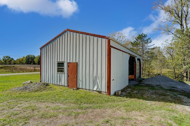 view of outdoor structure with a yard