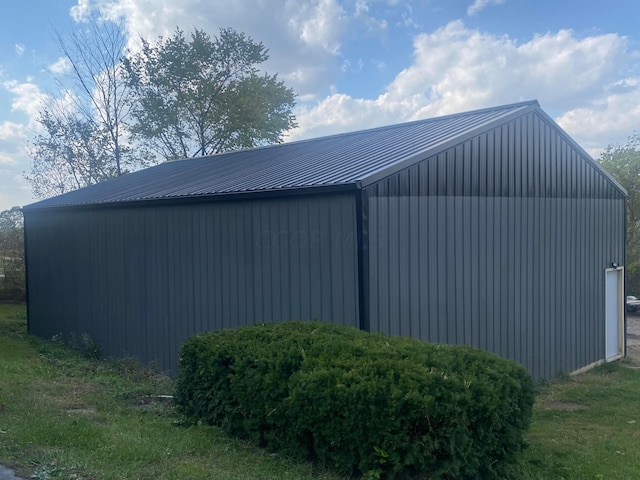 view of side of home featuring an outbuilding