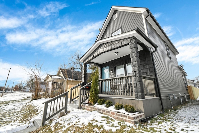 view of front of property featuring a porch