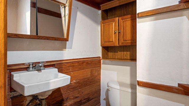 bathroom featuring sink and toilet