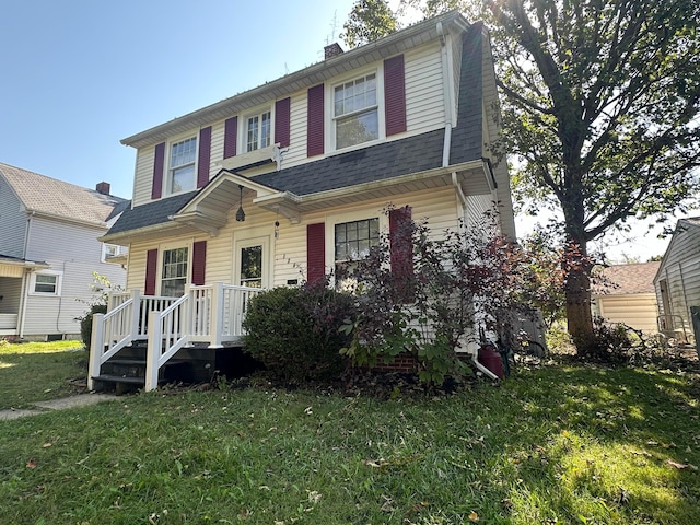 view of front facade featuring a front lawn