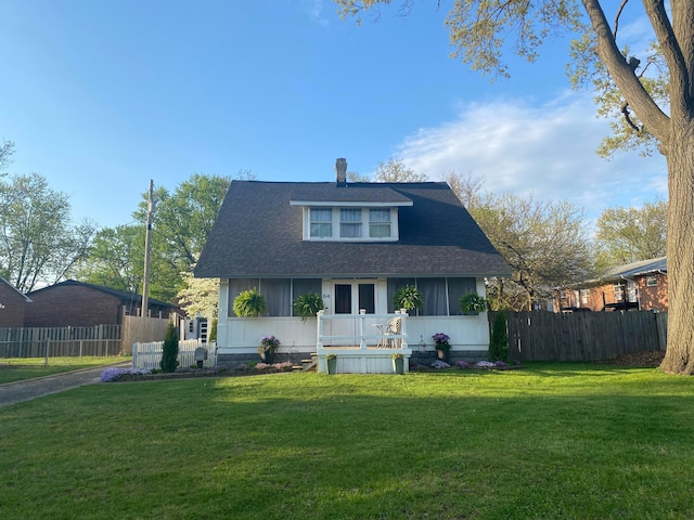 view of front of property with a front yard