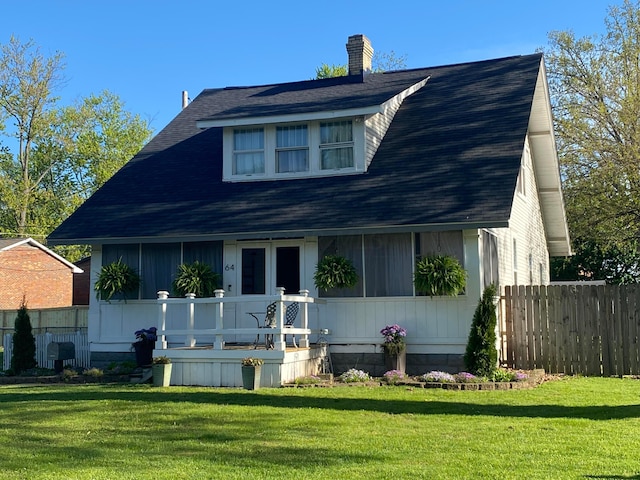 view of front of property with a front lawn