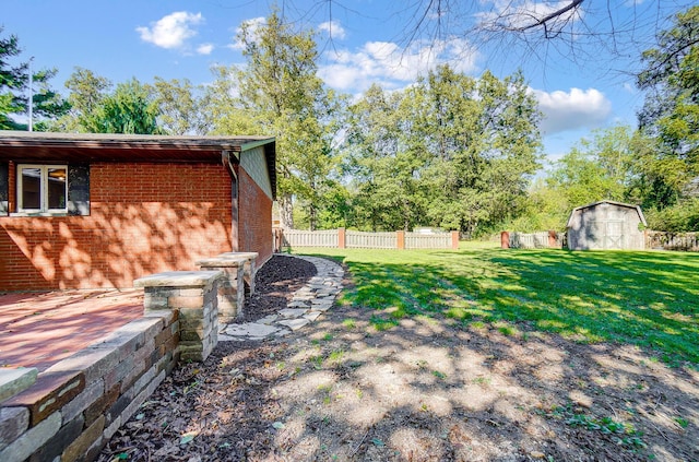 view of yard with a storage shed