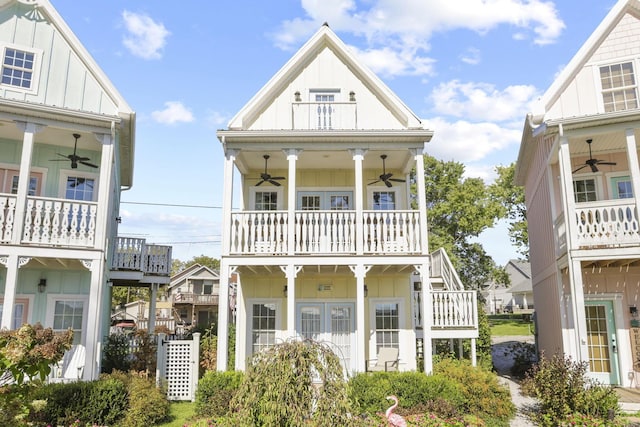 view of front facade with a balcony