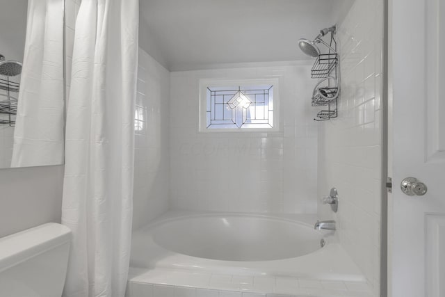 bathroom featuring shower / bath combo