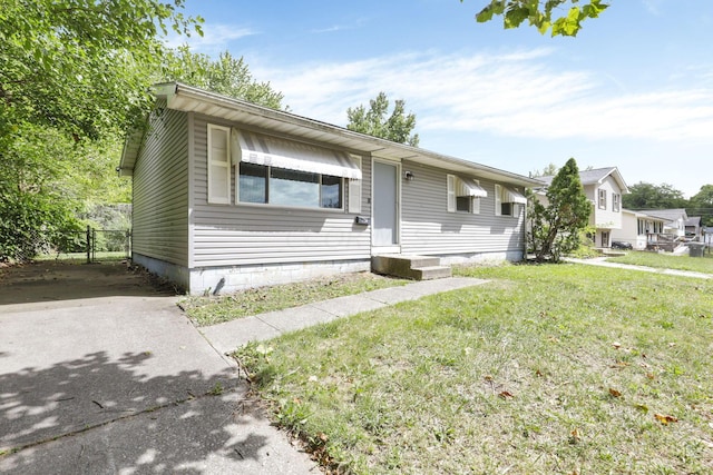 view of front of home with a front lawn