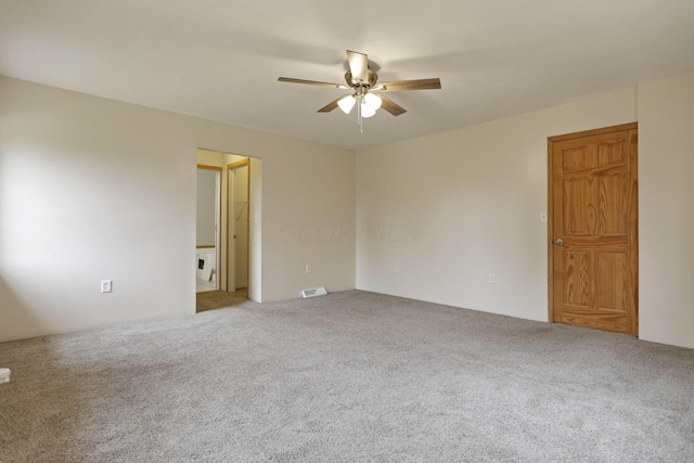 carpeted empty room featuring ceiling fan