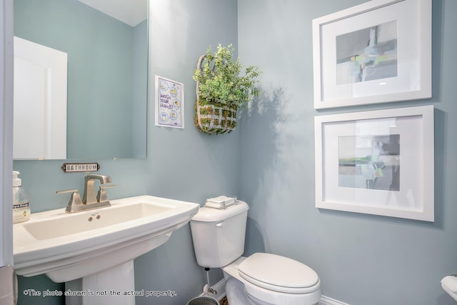 bathroom featuring toilet and sink