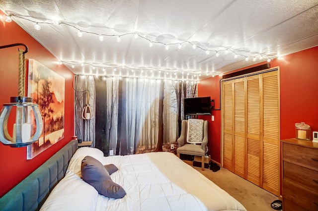 bedroom with carpet, a textured ceiling, and a closet