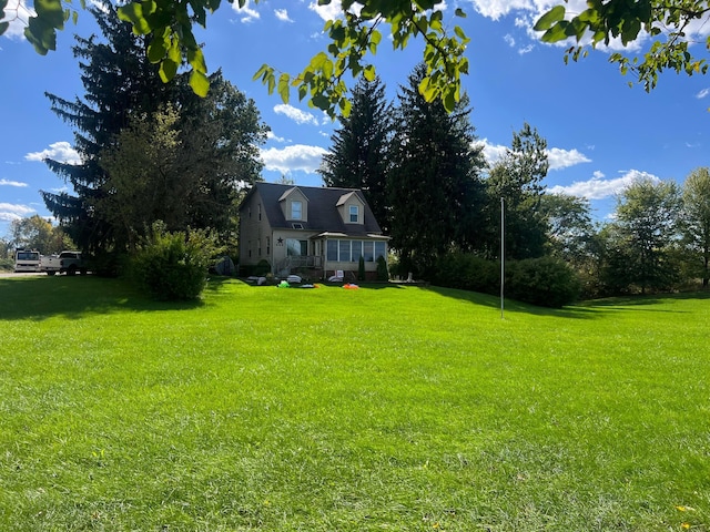 955 Mcpherson St, Mansfield, OH 44903 - view of green lawn