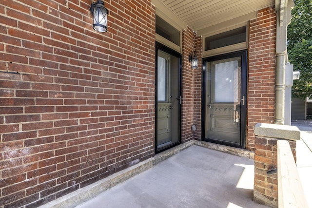 property entrance with covered porch